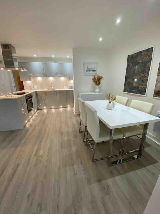 Luxury Town Centre Apartment Walking Distance To Rsc Theatre Stratford-upon-Avon Exterior foto