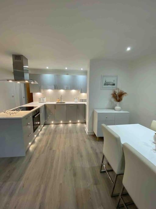 Luxury Town Centre Apartment Walking Distance To Rsc Theatre Stratford-upon-Avon Exterior foto
