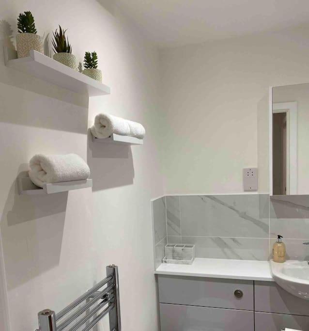 Luxury Town Centre Apartment Walking Distance To Rsc Theatre Stratford-upon-Avon Exterior foto